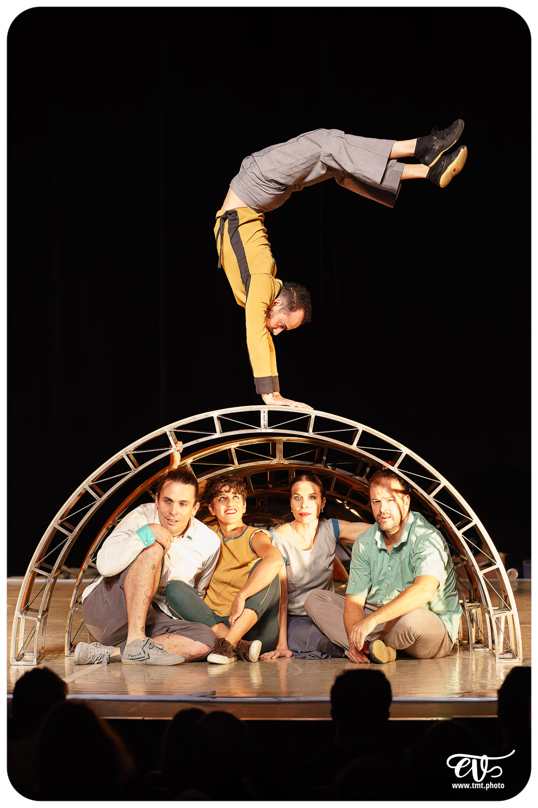 ESENCIAL (VAIVEN CIRCO)